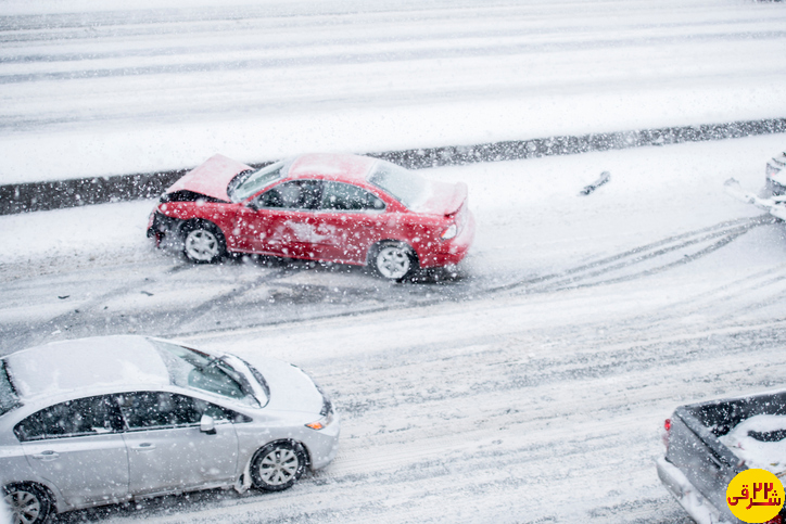 جلوگیری از سر خوردن خودرو در زمستان سر خوردن خودرو در جاده یخی