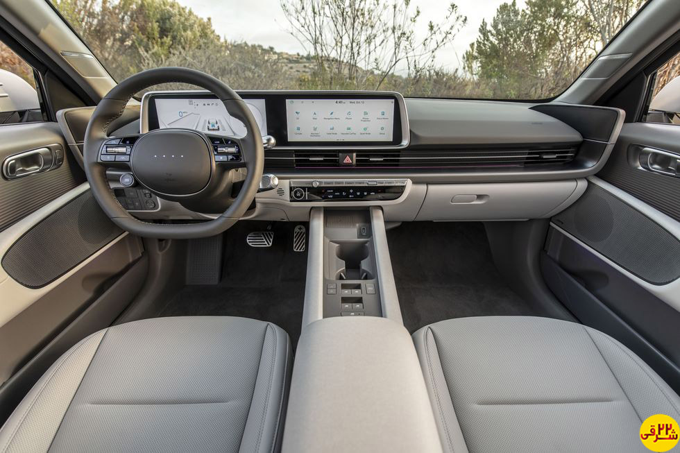 قیمت جدید هیوندای آیونیک 6 مدل 2023 هیوندای قیمت Ioniq 6 مدل 2023 را اعلام کرده است که یک سدان الکتریکی بر اساس پلتفرم مشابه Ioniq 5 است. قیمت آن از 42715 دلار برای مدل استاندارد شروع می شود و تا 57215 دلار برای برد بلند محدود با پیشرانه دو موتوره AWD متغیر است. در ادامه به معرفی مشخصات فنی هیوندای ایونیک 6 و امکانات مختلف آن همراه با تریم های متفاوت را ذکر کرده ایم...